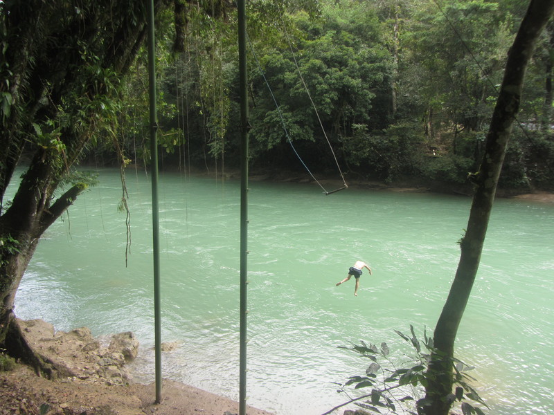 Disfrutando de Guatemala con mochila - Blogs de Guatemala - Hacia Semuc Champey... Agua y aventura. (4)