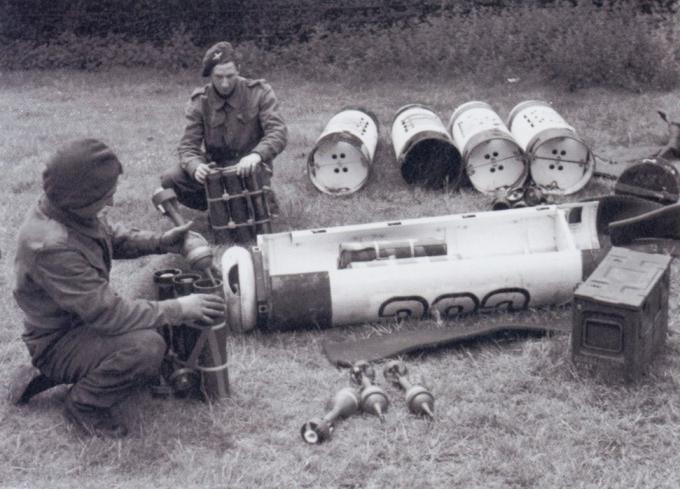 El suministro de equipo a las tropas lanzadas se hacía mediante contenedores