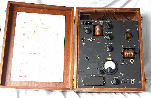 Radio portátil utilizada por los agentes de la Sección de Inteligencia
