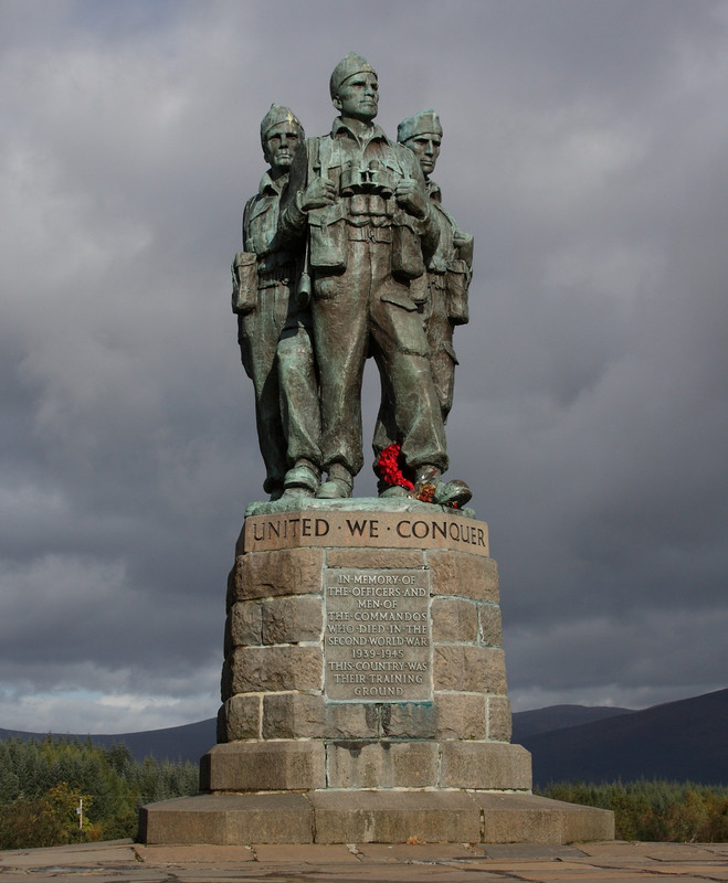 Monumento erigido a los Comandos en el Commando Memorial