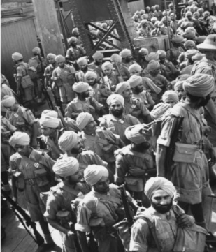 Soldados Sikh embarcan rumbo a la Campaña de Malasia