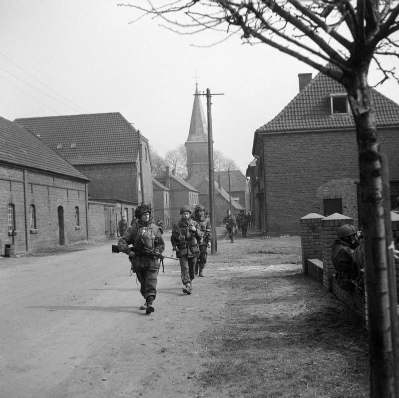 Los hombres de la 6ª División Aerotransportada en la localidad de Hamminkeln