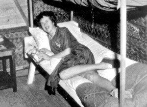 Julia Child durante su estancia en Ceylán al servicio de la OSS