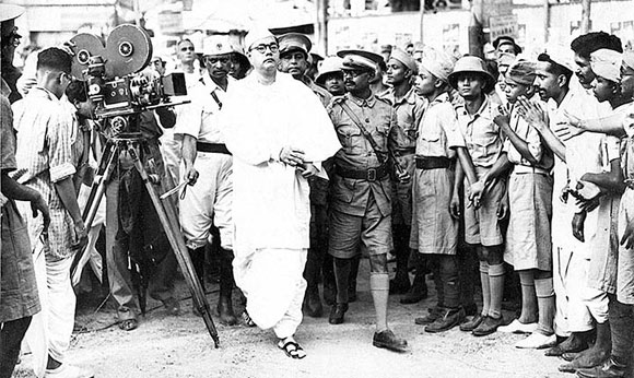 Chandra Bose en Singapur antes de recibir el mando del INA