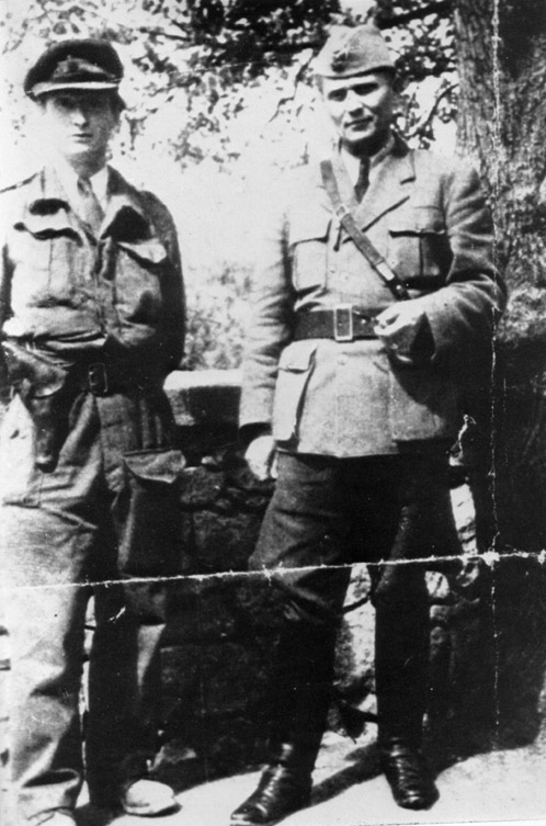 El Capitán William Deakin, del SOE, con Josip Broz Tito. Fue uno de los dos Oficiales británicos que estuvieron tanto con los Chetniks como con los Partisanos