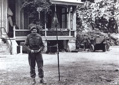 El General de División Roy Urquart fue el designado para sustituir al General Ernest Down, destinado a la India