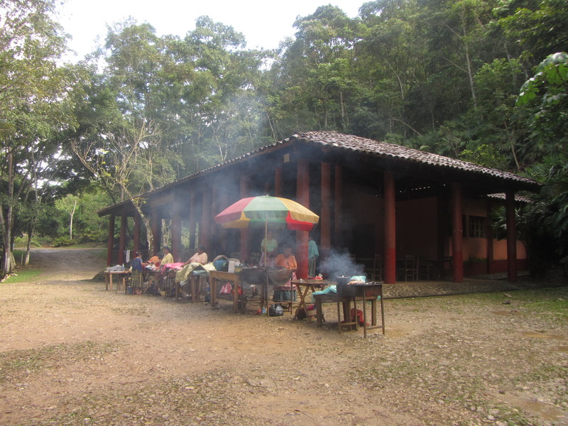 Disfrutando de Guatemala con mochila - Blogs de Guatemala - Hacia Semuc Champey... Agua y aventura. (6)