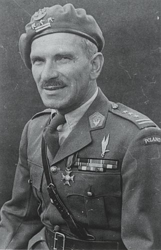El General de Brigada Stanislaw Sosabowski, al frente de la 1ª Brigada Polaca, debía reforzar a las tropas del General Urquart en Arnhem