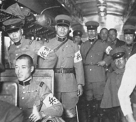 Oficiales Kenpei en 1931 viajando en tren. En esos momentos todavía eran concebidos como una fuerza estrictamente policial