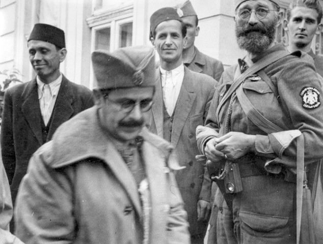 Ismet Popovac, en primer plano, fue uno de los líderes musulmanes que integraron unidades Chetnik