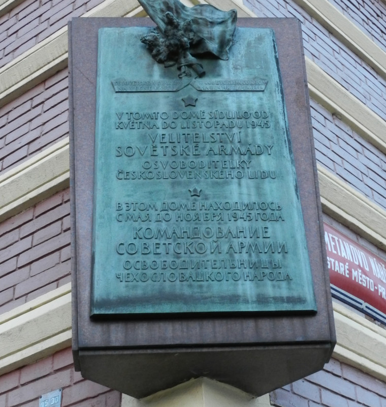 Placa conmemorativa en la fachada