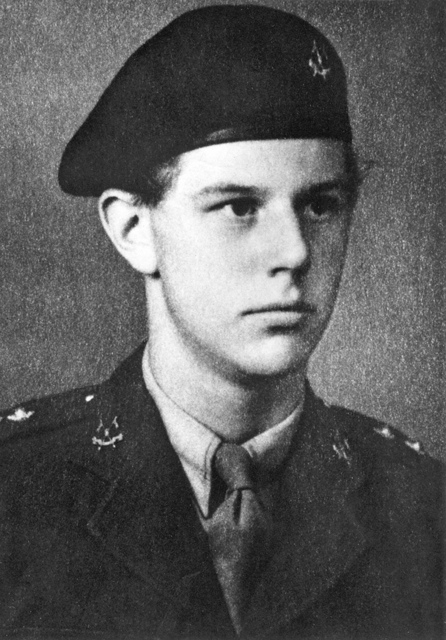 Teniente Michael Allmand condecorado con la Cruz Victoria al frente del 6º de Gurkhas en 1944