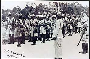 Militares del Regimiento Rani de Jhansi, bajo Mando de la Teniente Coronel Lakshmi Sahgal