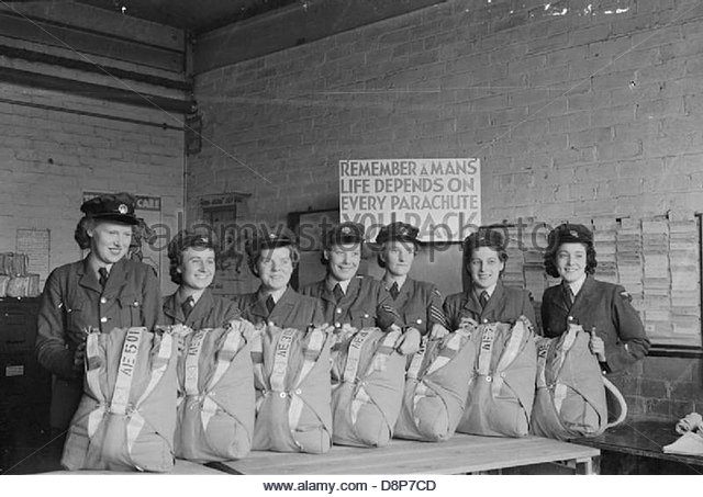 La labor de las mujeres del Servicio Aéreo Auxiliar ayudó a aumentar considerablemente la seguridad en los saltos