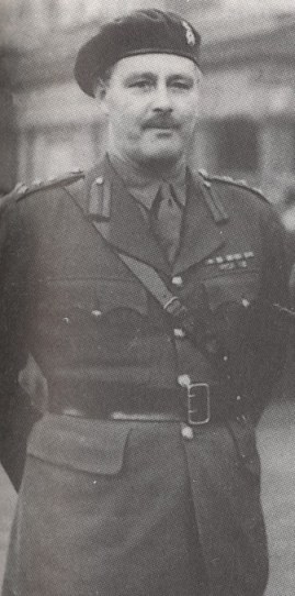 El General de Brigada Philip Hicks, quedó al mando de la 1ª Brigada Paracaidista cuando el General Hopkinson fue nombrado Jefe de la 1ª División Aerotransportada