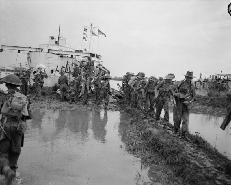 Las tropas del BIA desembarcan en Punta Elefante