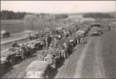 Uno de los numerosos convoyes que sirvieron a los desplazamientos del 99º Batallón