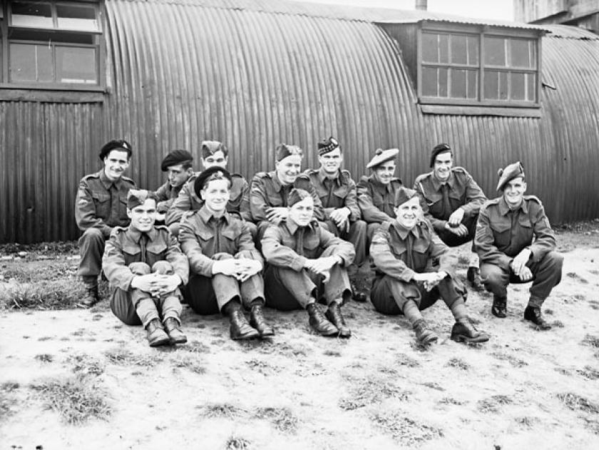 Paracaidistas de la 1ª Brigada Canadiense durante la instrucción en Ringway