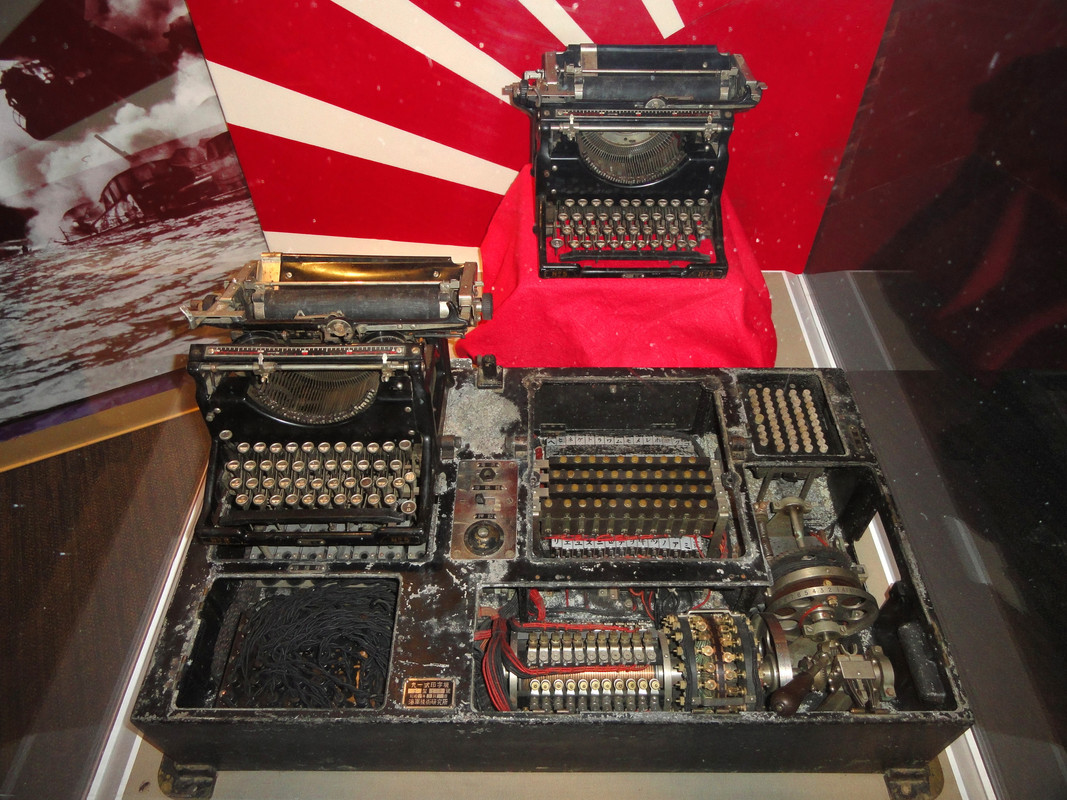 Máquina de cifrado RED, de la Armada Imperial Japonesa, utilizada por el Kenpeitai