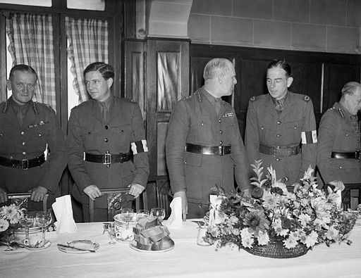 Lord Gort en un almuerzo con periodistas en Francia en los primeros días como Comandante en Jefe de la BEF