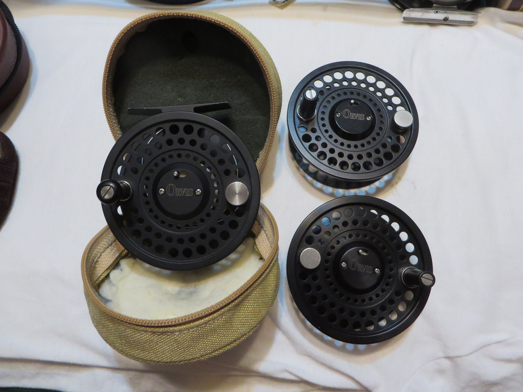 Orvis stuff : 2 Graphite Rods, 6 Reels, a Leather rod tube  reel case, 2  flylines