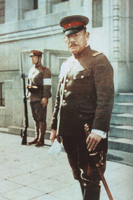 El General Kashii, Jefe del Cuartel General para la Ley Marcial