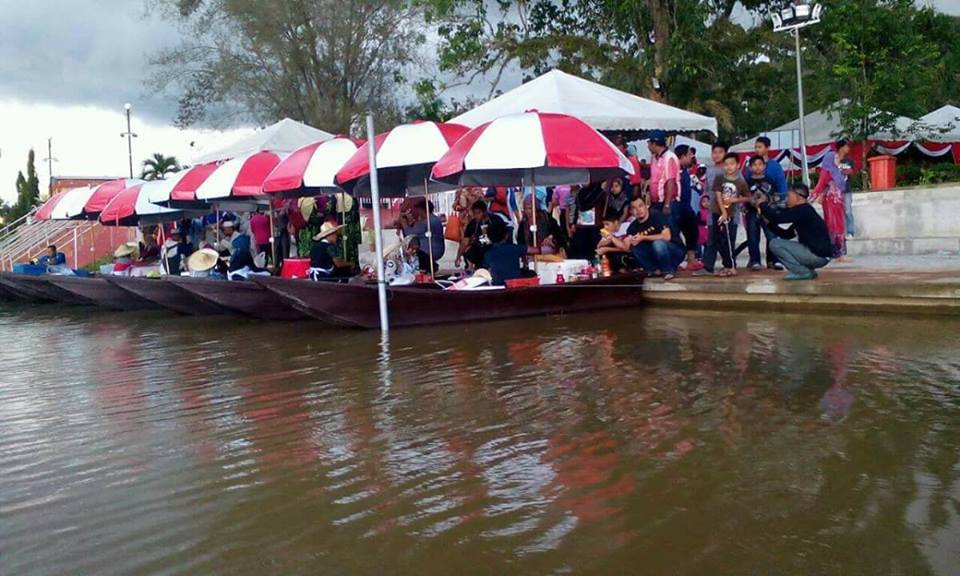 Perak Pun Ada Floating Market Di Pengkalan Hulu