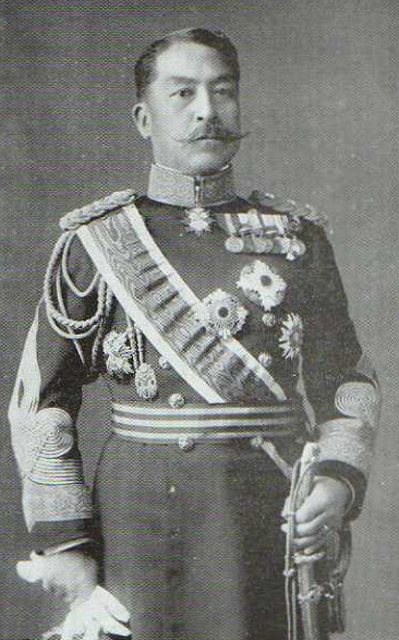 A pesar de estar fuera de Tokyo por estar enfermo, la Orden Imperial para el uso de la fuerza se firmó en nombre del Príncipe Kanin, Jefe del Estado Mayor