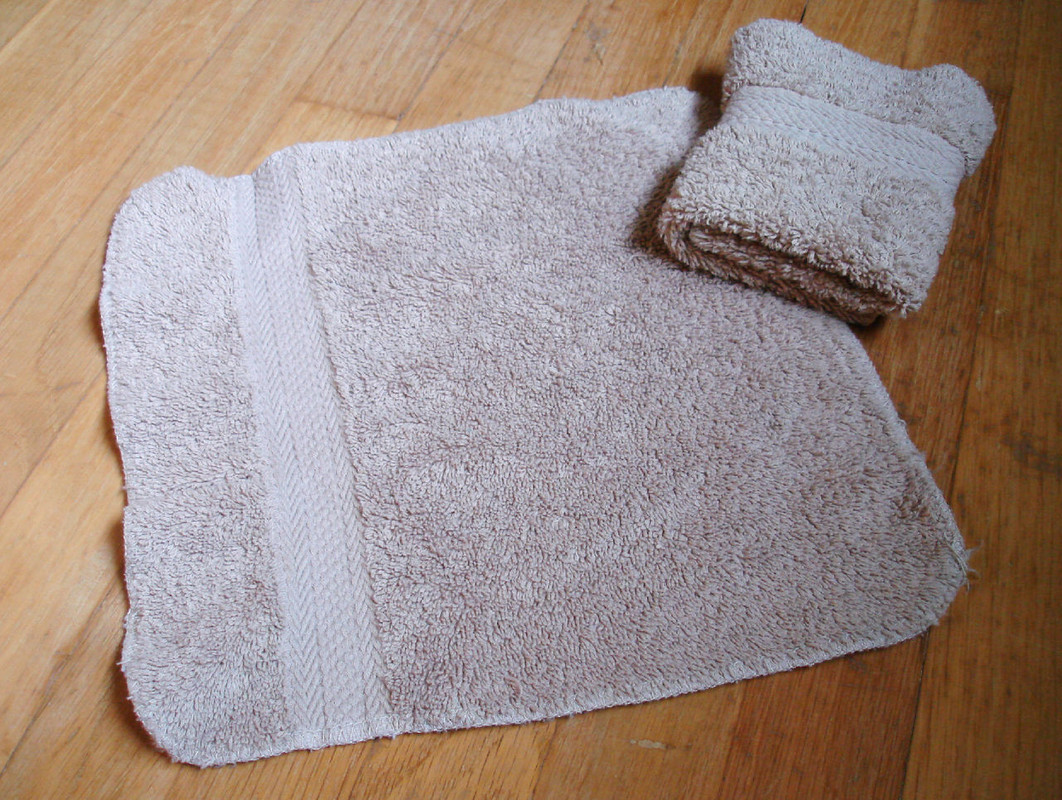 Simple dry washcloth for wiping down or dusting off is more than sufficient