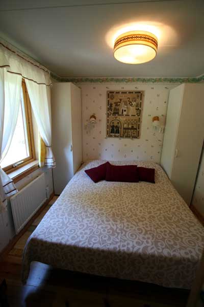 Sovplatser bottenvåningen, sovrum 1. 140 cm