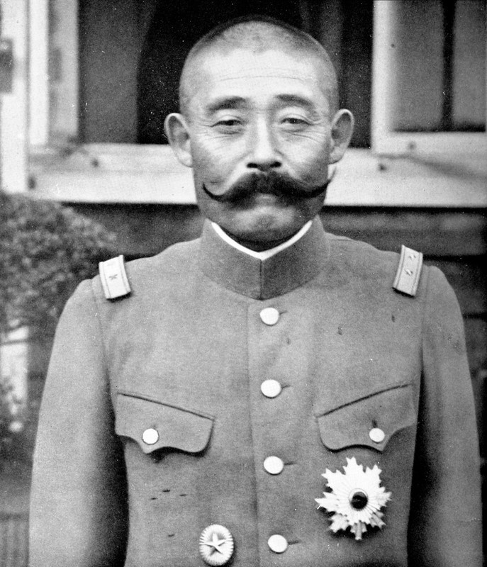El General Motoo Furusho, Viceministro de la Guerra, accedió a reunirse con los golpistas y convenció al Ministro de que trasladase sus reivindicaciones al Emperador