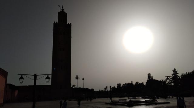 MARRAKECH Y ESSAUIRA CON MELLIZOS - Blogs of Morocco - Disfrutando con los niños, Torre Kotoubia y Plaza (5)
