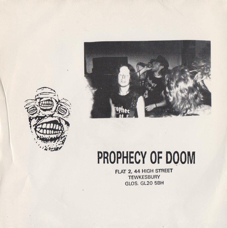 https://s26.postimg.cc/hg6znrshl/gatefold1.jpg