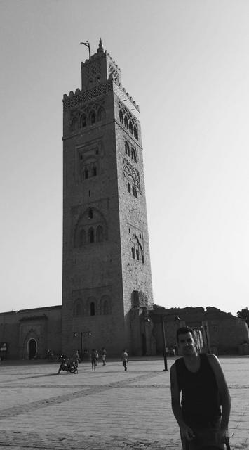 MARRAKECH Y ESSAUIRA CON MELLIZOS - Blogs of Morocco - Disfrutando con los niños, Torre Kotoubia y Plaza (3)