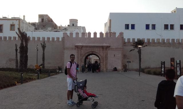 Nos vamos a Essaouira, ojo radares! y atardecer en las murallas de su Medina - MARRAKECH Y ESSAUIRA CON MELLIZOS (8)