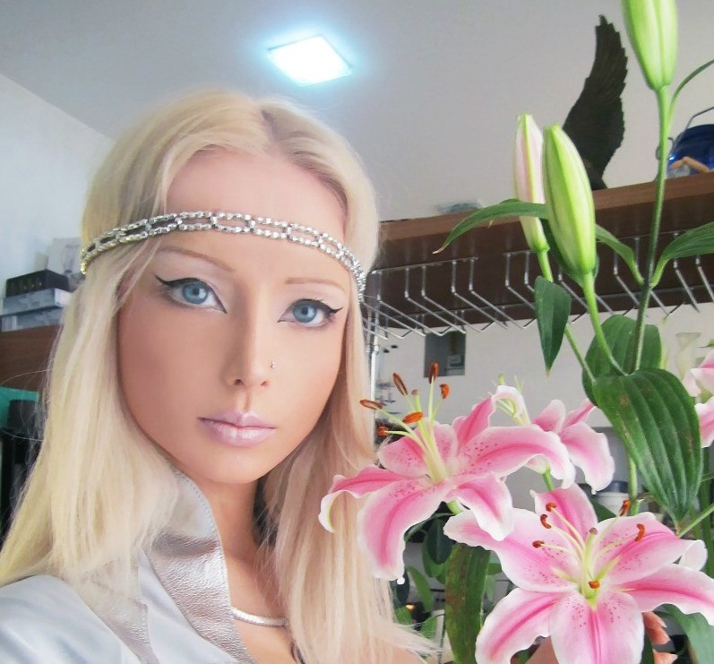 Valeria Lukyanova Also Known As Human Barbie Doll Finally Revealed Her Selfies Without A Makeup