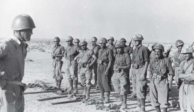 Ingenieros de asalto italianos, guastatori, en las afueras de Tobruk. Primavera de 1942