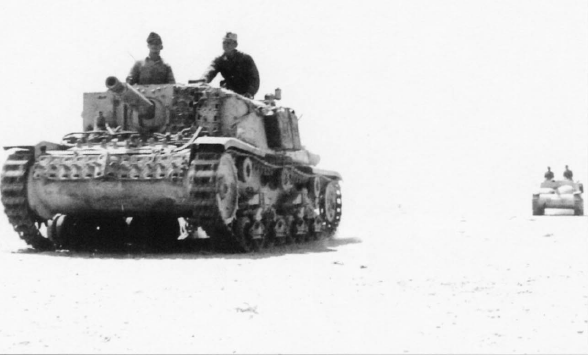 Autopropulsados italianos Semovente de 75 mm en el desierto egipcio. Verano de 1942