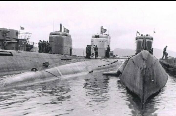 Submarinos alemanes Clase XXI, en su base de Bergen