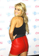 Cassie_Scerbo_red_leather_skirt_2011_007